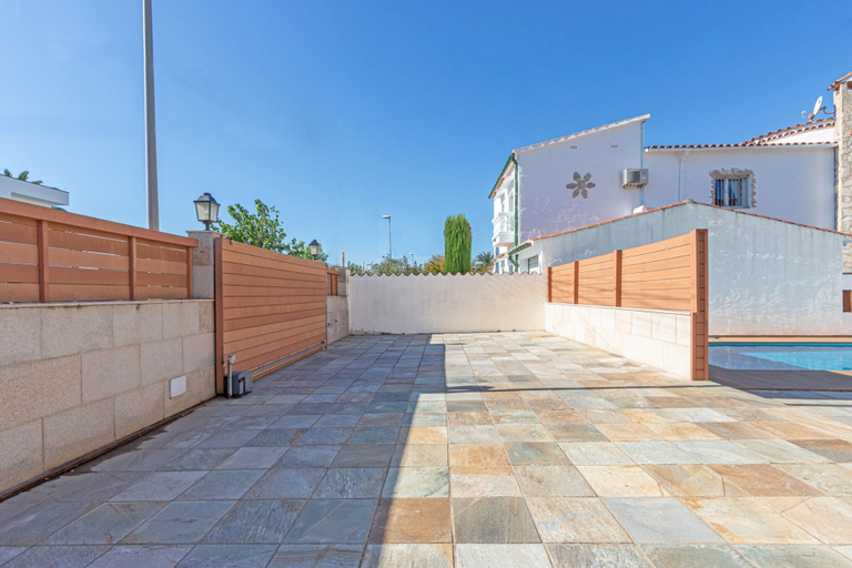Exterior 5, Villa in Empuriabrava With Private Pool & Mooring, Girona