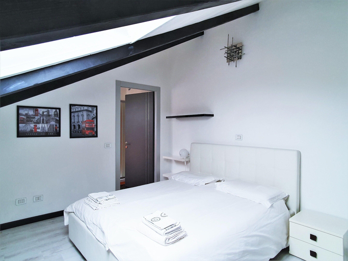 Room 3, Holiday Home by Lake Maggiore With Mountain Views, Varese