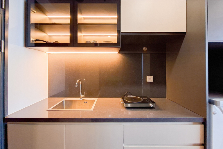 Private kitchen 4, Good And Comfy Studio At Collins Boulevard Apartment, Tangerang