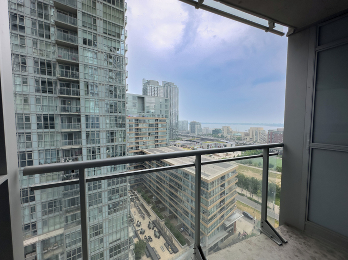 Terrace/patio 3, Lux Lakeview Suite CNTower Free Parking, Toronto