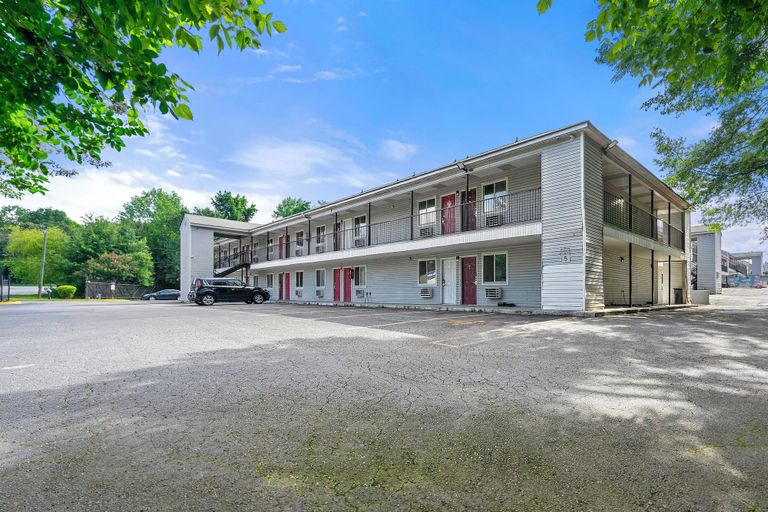 Exterior 5, Efficiency Lodge Decatur, DeKalb