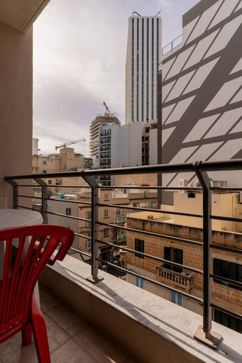 Room 5, The King at Roulette Modern Apartment Paceville, St Julian's
