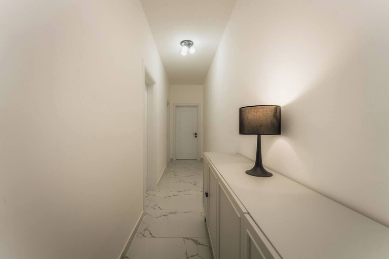 Room 2, Bright Apartment With Sea Valley Views BBQ