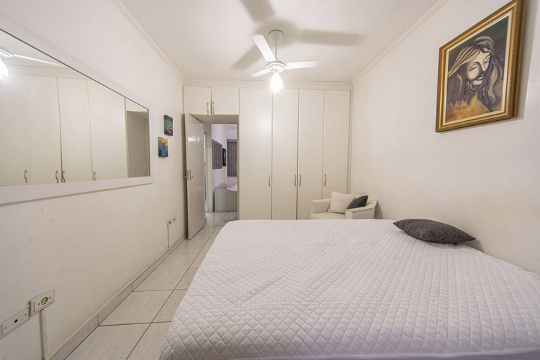 Room 3, Apto com Wi Fi e Garagem a 240 Metros da Praia, Santos