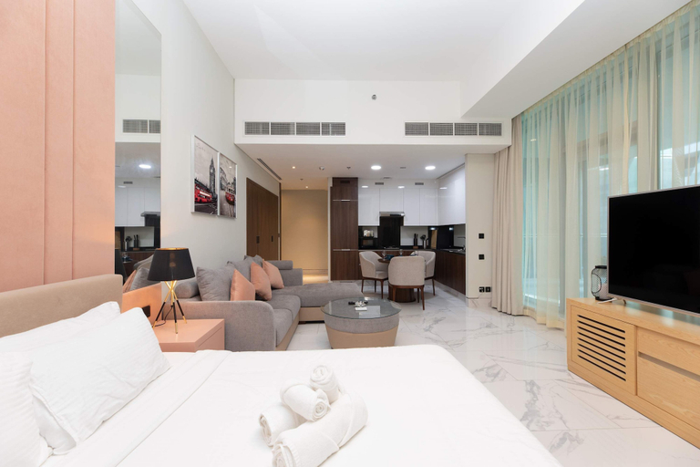 Room 5, Stylish Studio in Iconic J ONE, Dubai