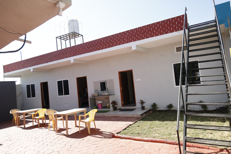 Outdoor dining, Arika Farm House, Indore