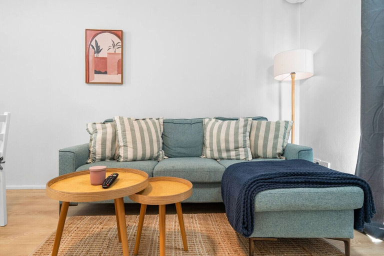 Room 3, Zen Crescent Sanctuary Cozy - Modern - Unique, Coconut Grove