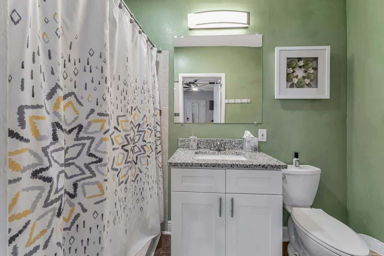 Room 4, Cozy Suite Full Amenitie s pet Friendly, Hillsborough