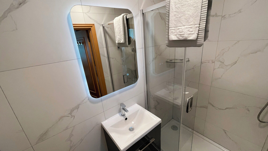 Bathroom 3, Broc House Suites, Dublin