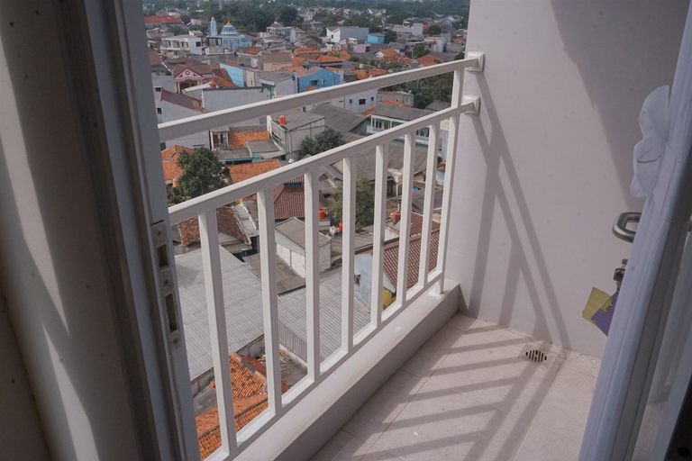 Balcony view, Cozy Studio Apartment At Samesta Mahata Serpong, Tangerang Selatan