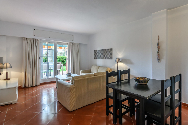Dining 3, Golf & Riverside Apartment in Isla Canela, Huelva