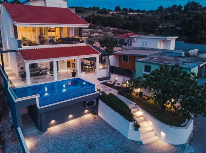 Sport & Beauty 4, Charming Sunset View Villa With Outdoor Pool, Rogoznica