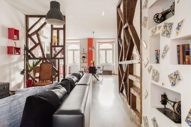 Room 4, Super Central Walk Anywhere w AC Lift Parking, Lisbon