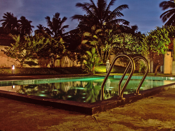 Outdoor pool, The Lagoon Villa, Negombo