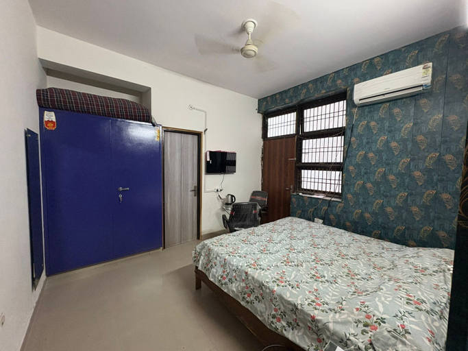Room 5, Awaraj Home Stay, Agra