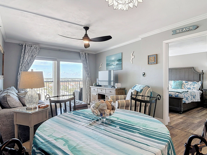 Room 4, Oceanfront 1BR Condo Balcony Heated Pool Beach, Volusia