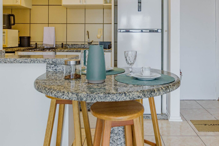 Room 2, Apto com Wi-fi a 50m da Praia de Canasvieiras, Florianopolis