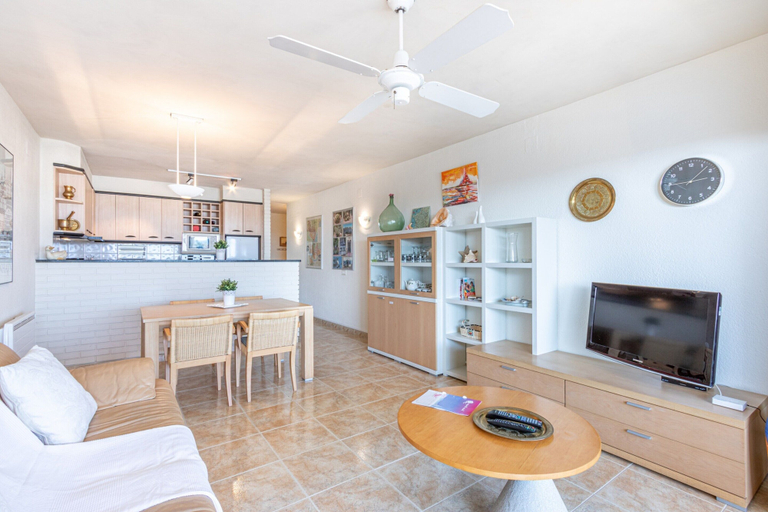Dining 5, Beachfront Apartment in Empuriabrava with Sea Views, Girona