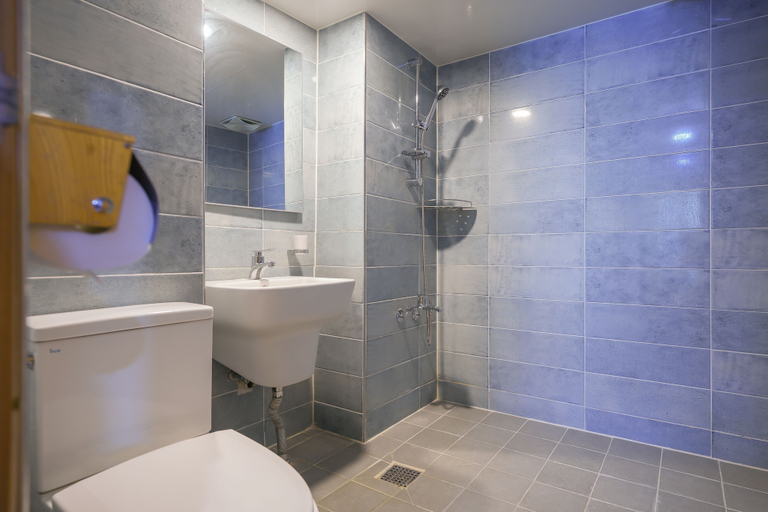 Bathroom 4, Bugok Royal Hotel, Changnyeong