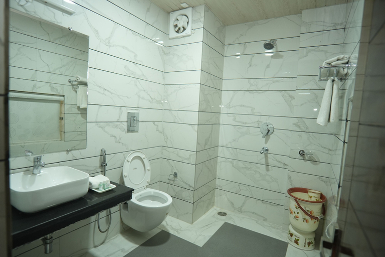 Bathroom 5, The Radiance, Shimla