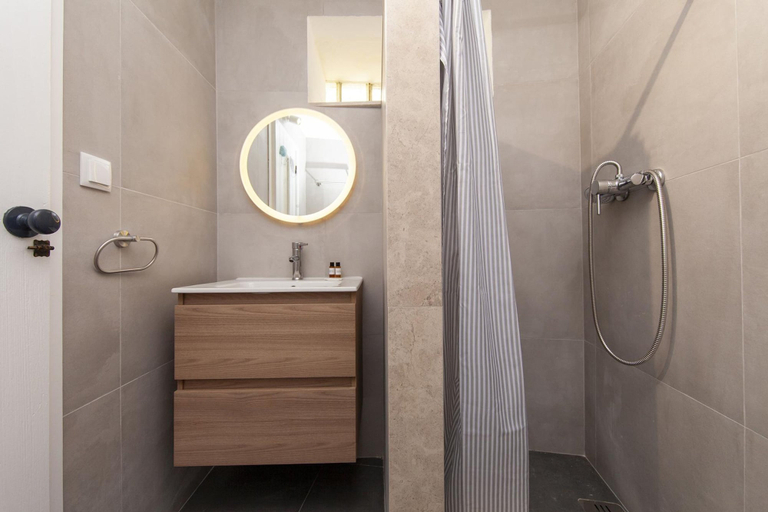 Room 5, A27 - Caracol Corner Studio in Lagos, Lagos