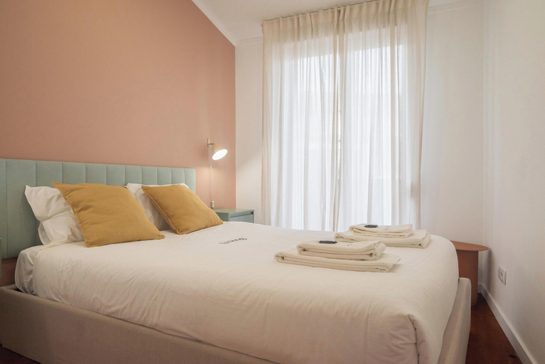 Room 5, Liiiving in Porto - Downtown Comfort House, Porto
