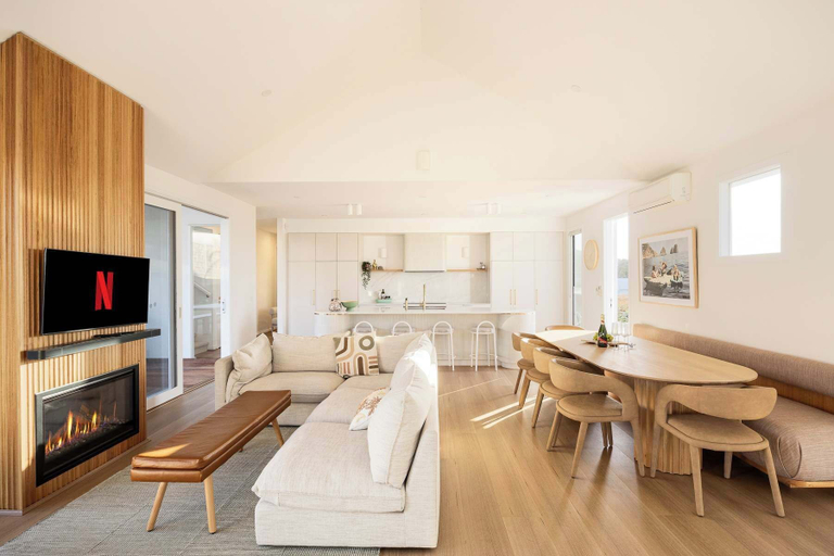 Room 4, The Collins Sorrento Tennis Court Pool Spa, Melbourne