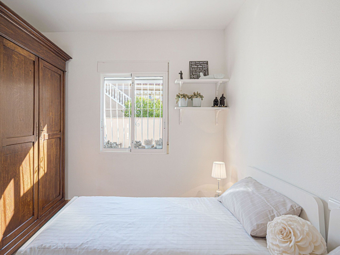 Room 3, Sunny Poolside Stay in Busot, Alicante