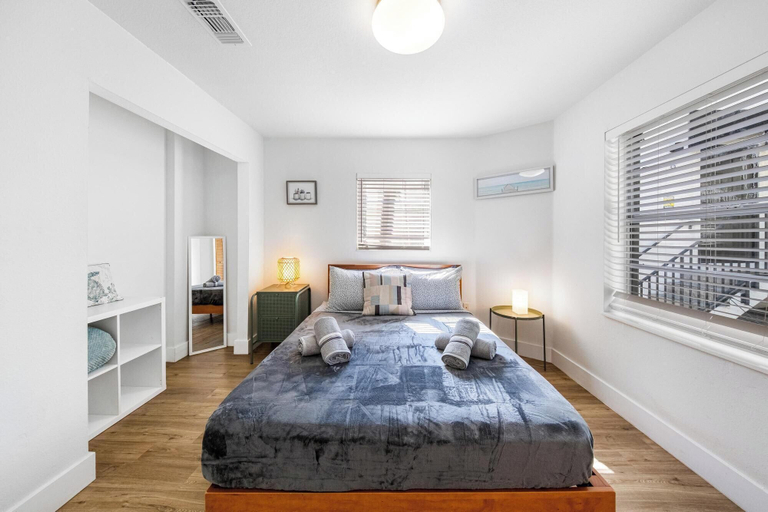 Room 2, Art Deco Stay 1 Block From Ocean Balcony, Miami-Dade