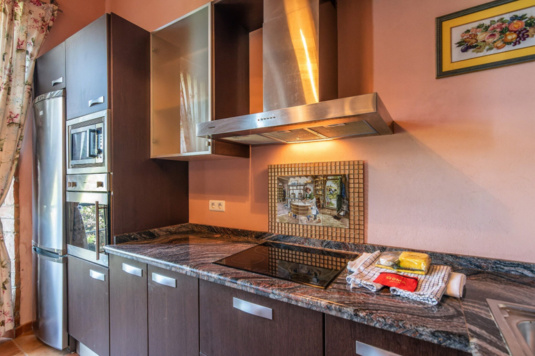 Private kitchen 5, Ayamonte City Center Apartment, Huelva