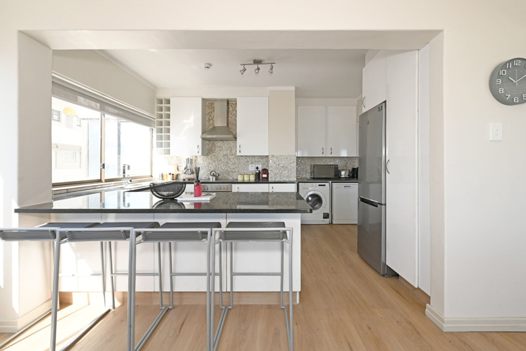Room 3, Spacious 3 Bed Apartment | Sea Point | Ocean views, City of Cape Town