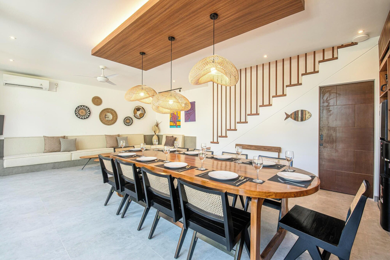 Room 4, Refined 5BR Contemporary Villa 400m to the Beach, Badung