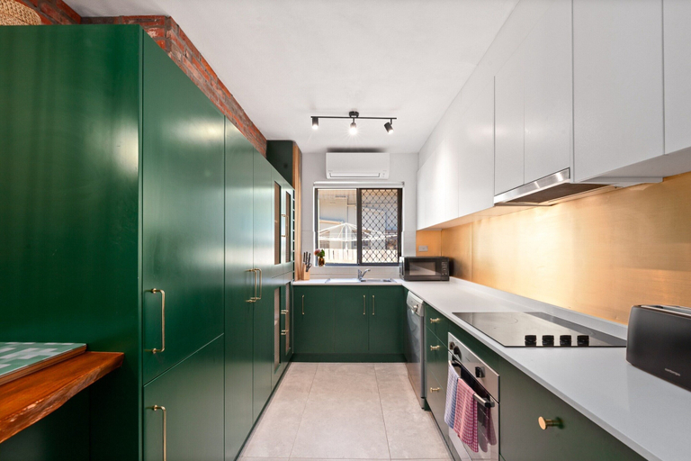 Private kitchen 3, Easy Beach Access From Tranquil Retreat, Sydney