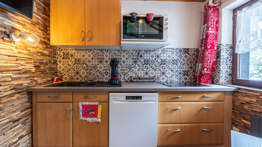 Private kitchen 1, Apartment in Morillon Near Ski Resort, Haute-Savoie