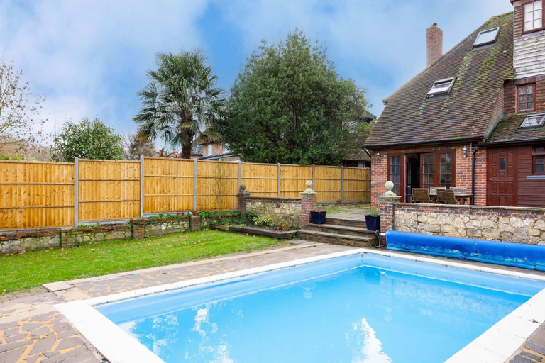 Room 4, Rural House With Swimming Pool and Gardens, West Sussex