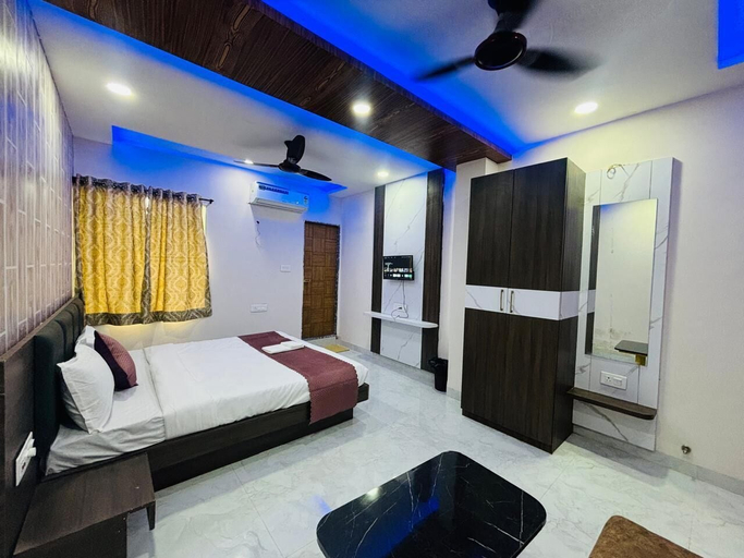 Room 4, Hotel G7, Indore