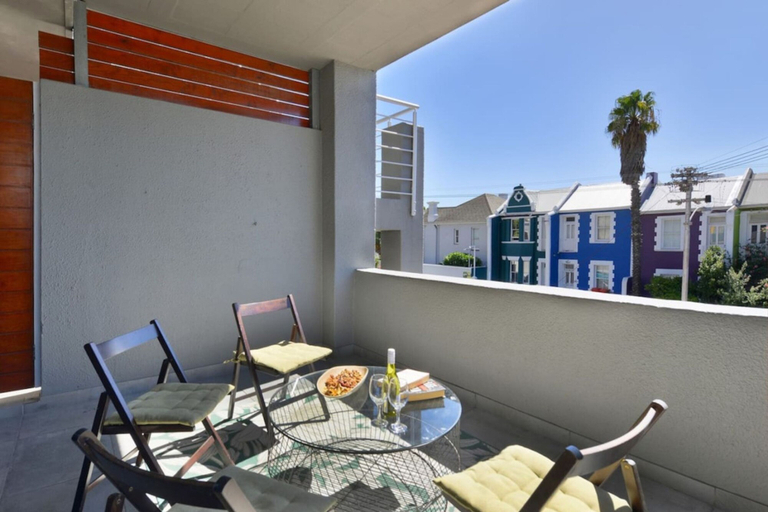 Room 5, Modern 2-bed Green Point Haven Stylish Central, City of Cape Town