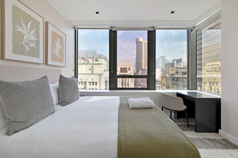 Room 5, Stylish 1-bed Foreshore Apt Modern Comfort Views, City of Cape Town