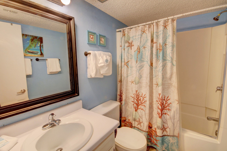 Bathroom 4, 428 El Matador, Okaloosa