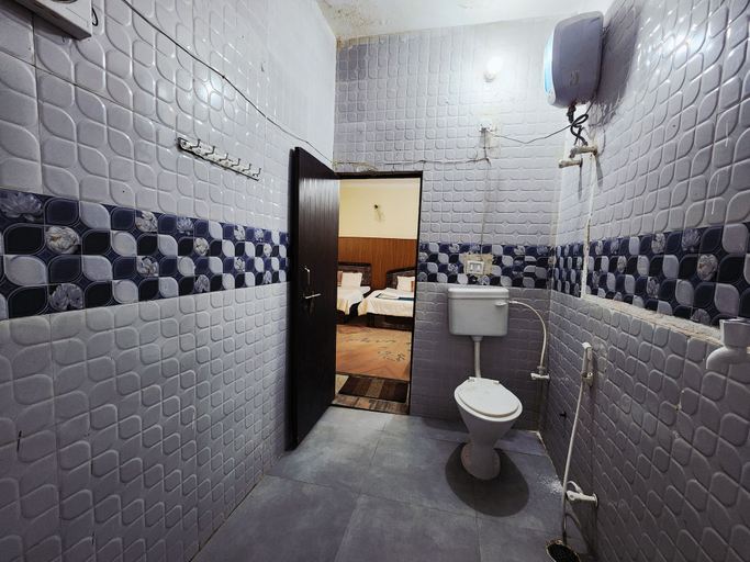 Bathroom 4, Divy Dhaam Near Prem Mandir, Mathura