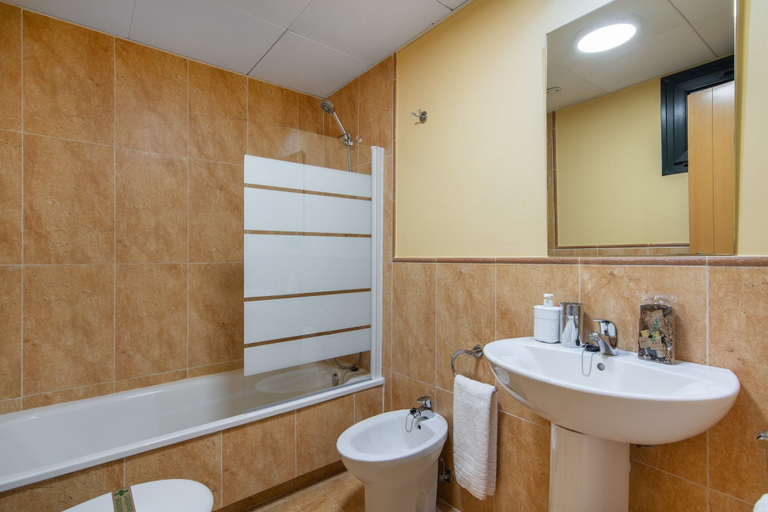 Bathroom 4, Cozy Beach Apartment for 5, Huelva