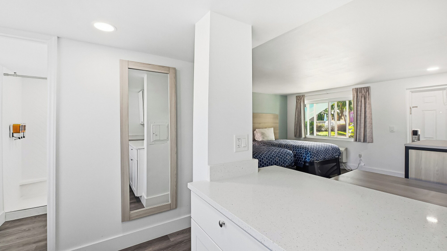 Bedroom 3, The Bayside Inn & Marina, Pinellas