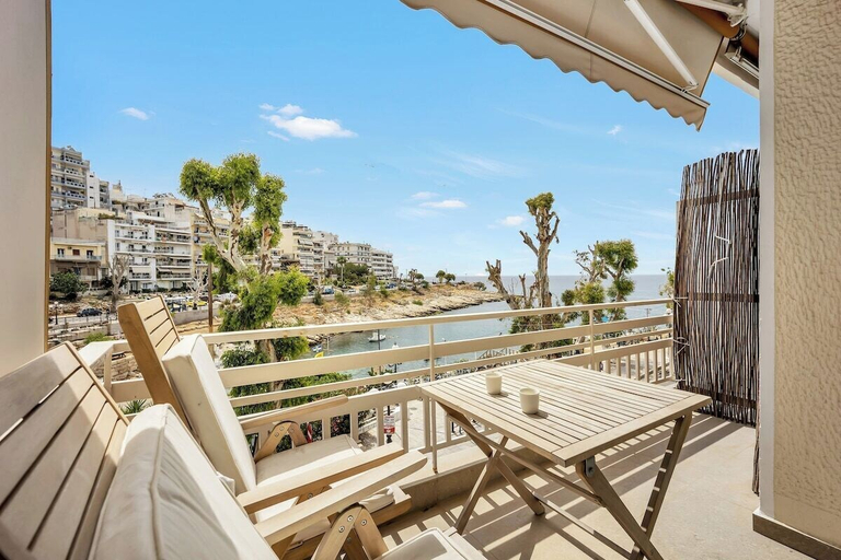 Room 5, Sunny apartment next to the sea, amazing view, Attica