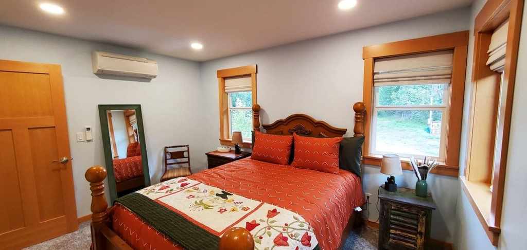 Room 4, Quail Run River View Cottage, Jackson