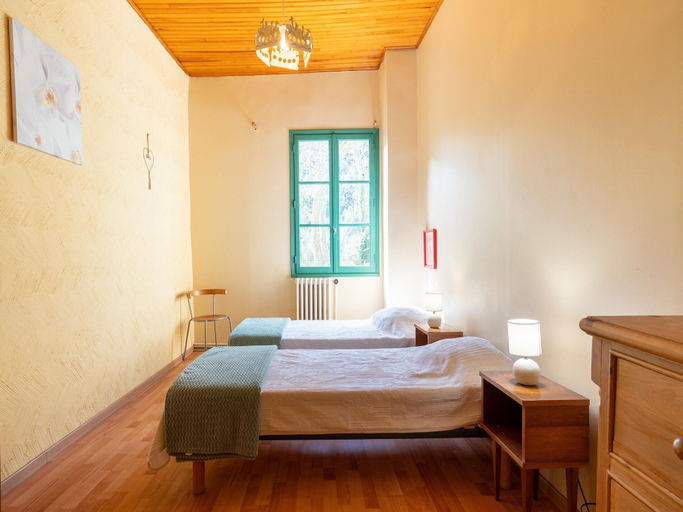 Room 3, Spacious Home With Beach Access, Hérault