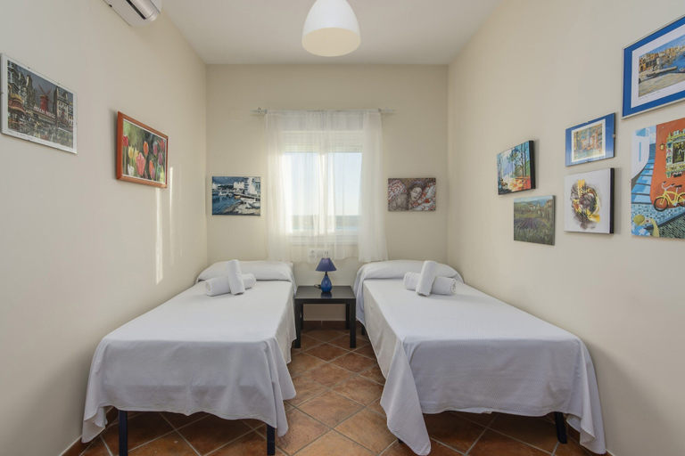 Room 3, Riverside Comfort for Families, Huelva