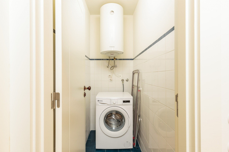 Bathroom 4, Cozy Getaway in Porto With Balcony, Porto