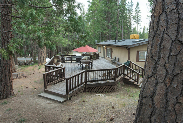 Exterior & Views 1, Rosenberg's Creekside Cabin, Mariposa