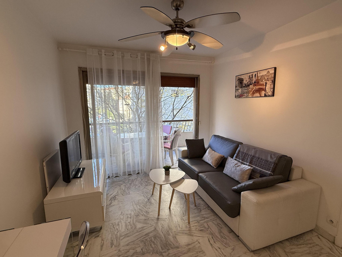 Room 4, Central Studio in Cannes Near The Martinez- 2351, Alpes-Maritimes