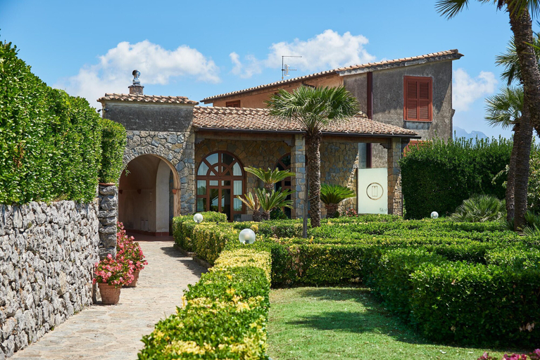 Room 4, Villa Favara Charming Luxury Retreat With Private Pool, Salerno